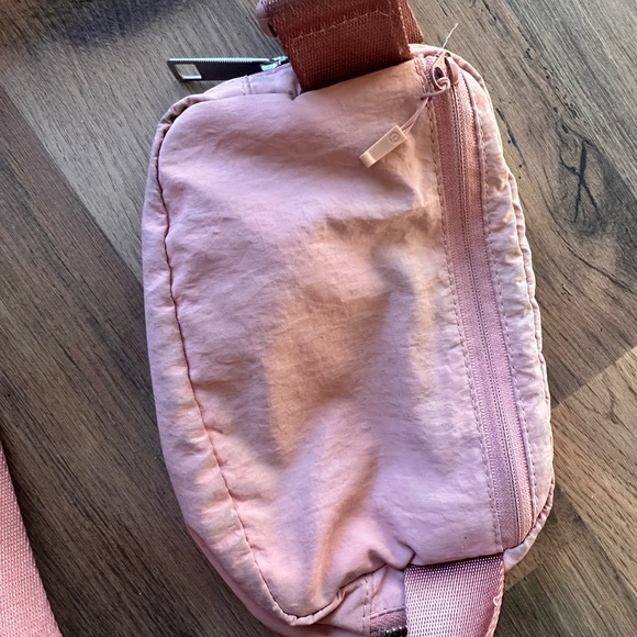Lululemon Everywhere Belt Bag - Picture 3 of 6